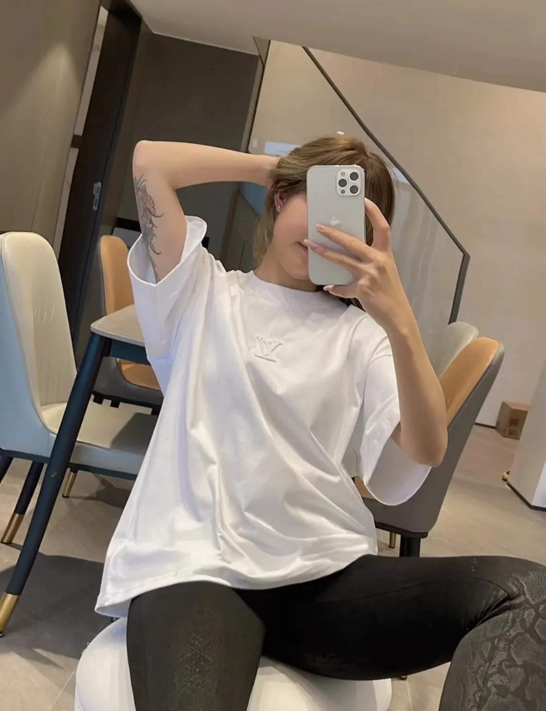 Louis Vuitton/Louis Vuitton three-dimensional embossed logo short sleeves